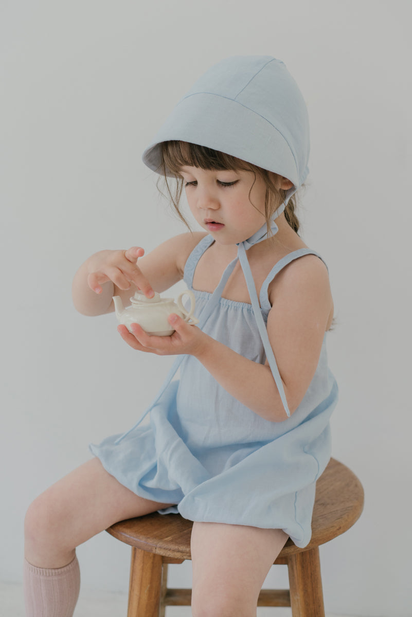 ALICE IN WONDERLAND BONNET HAT