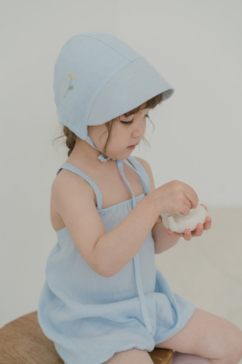 ALICE IN WONDERLAND BONNET HAT