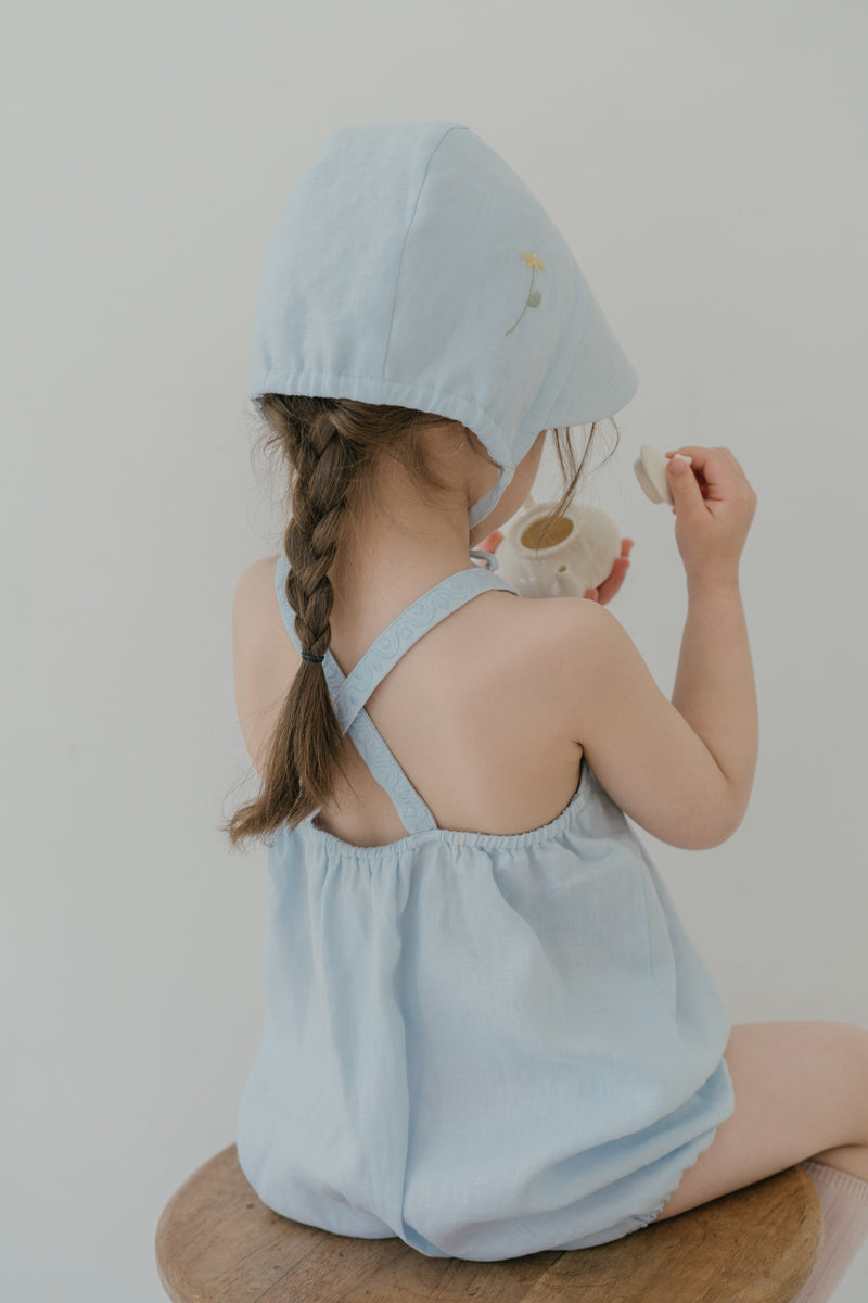ALICE IN WONDERLAND BONNET HAT